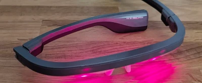 Lunettes AYO+ diffusant de la lumière rouge