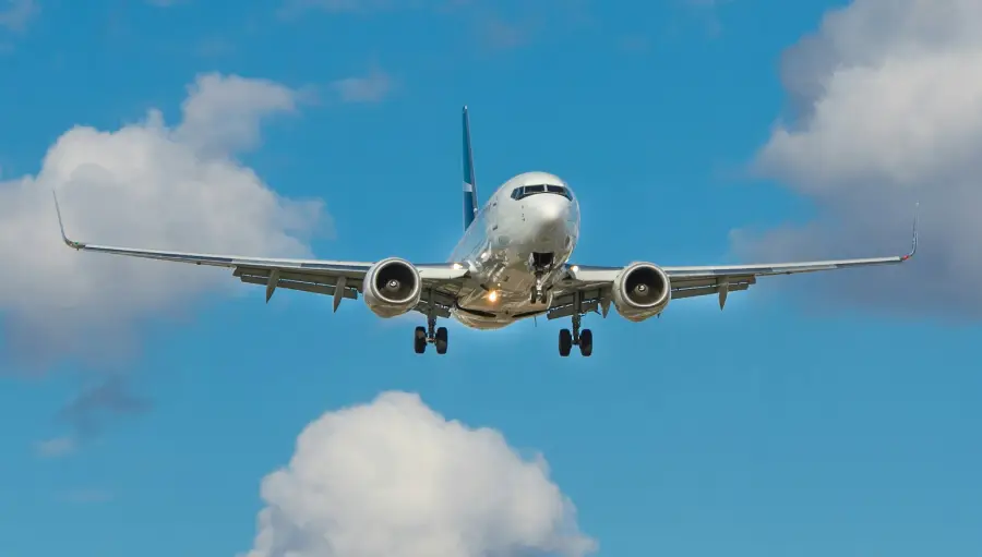 Avion long-courrier en vol, illustration du décalage horaire sur les vols transatlantiques